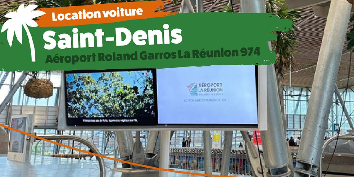 Photographie représentant l'intérieur de l'aéroport de Saint-Denis de La Réunion, montrant le hall principal situé avant les comptoirs de location de voiture